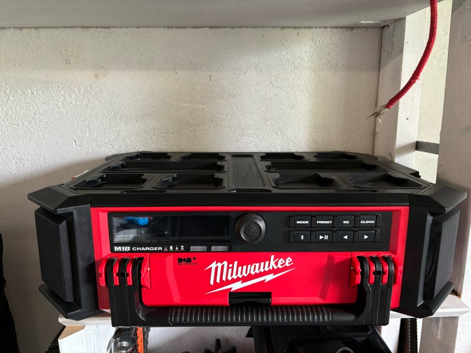 Milwakee packout radio