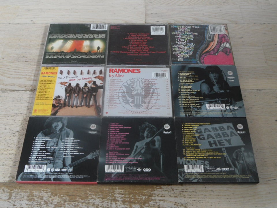 THE RAMONES: 9 CD MED THE RAMONES,