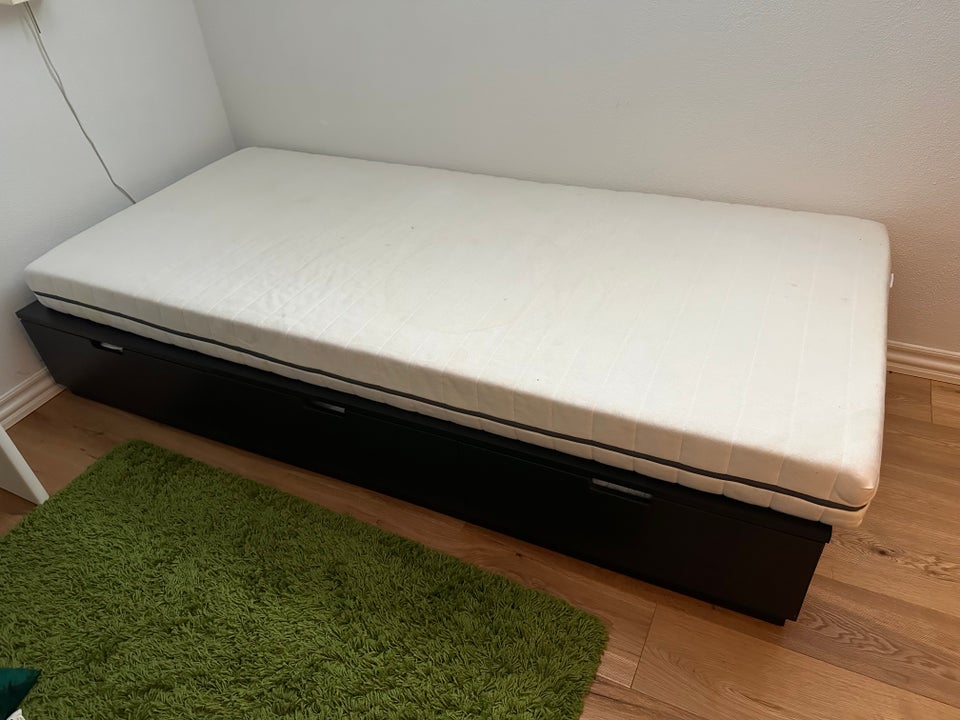 Enkeltseng Ikea b: 90 l: 202 h: 30