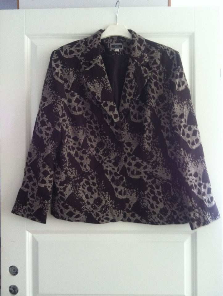 Blazer, str. 46, Perronen