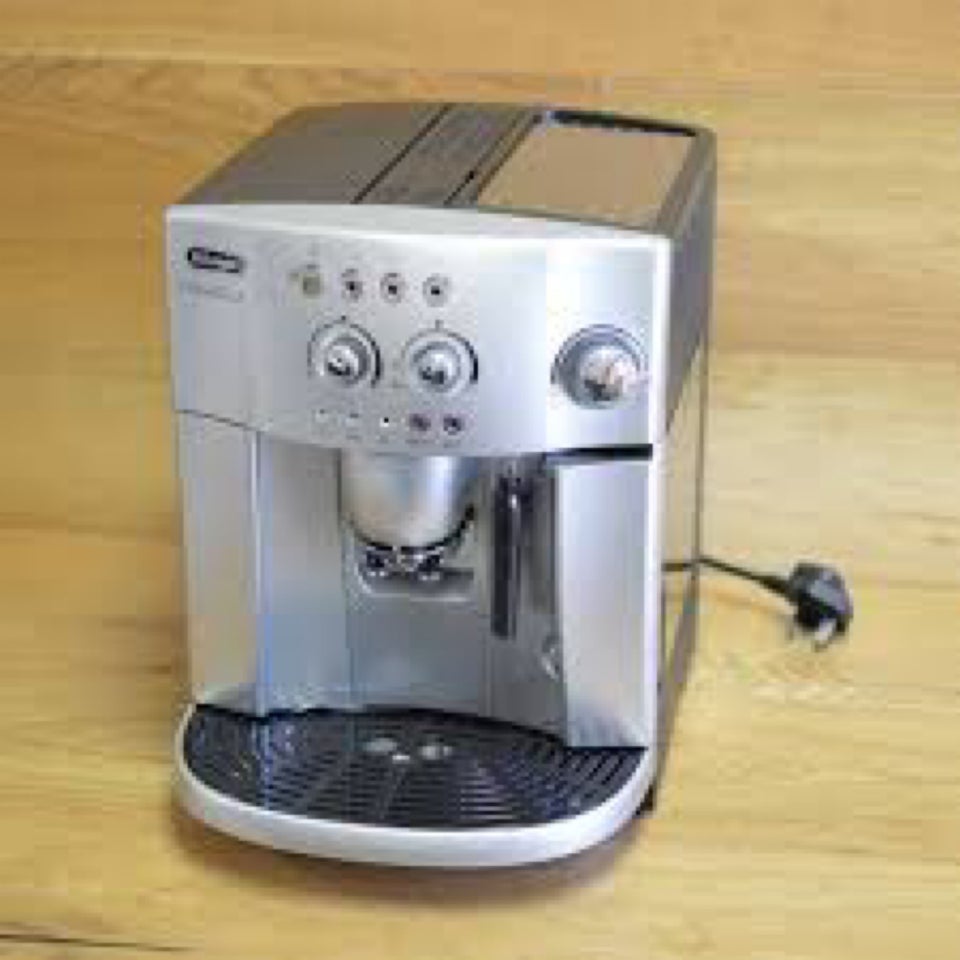 Kaffemaskine  Delonghi Magnifica