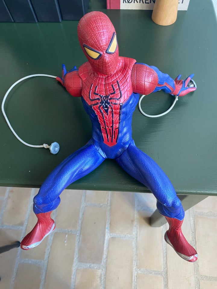 Spidermann der kaster med spin fra