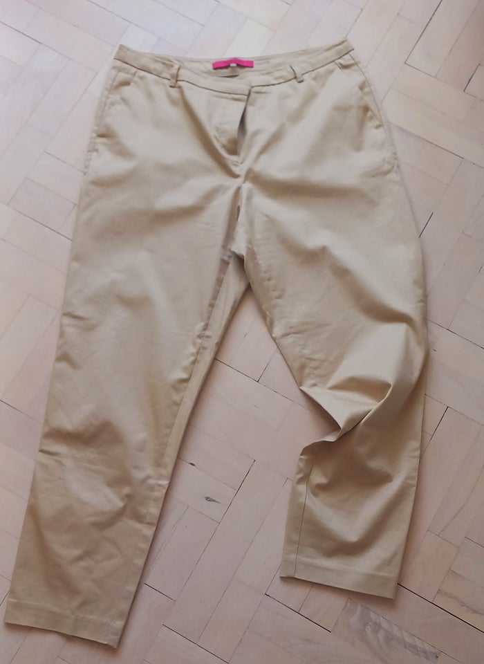 Chinos, Essentials, str. 42