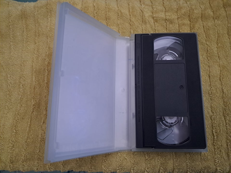 Eventyr, Hundevalpen Silver VHS –