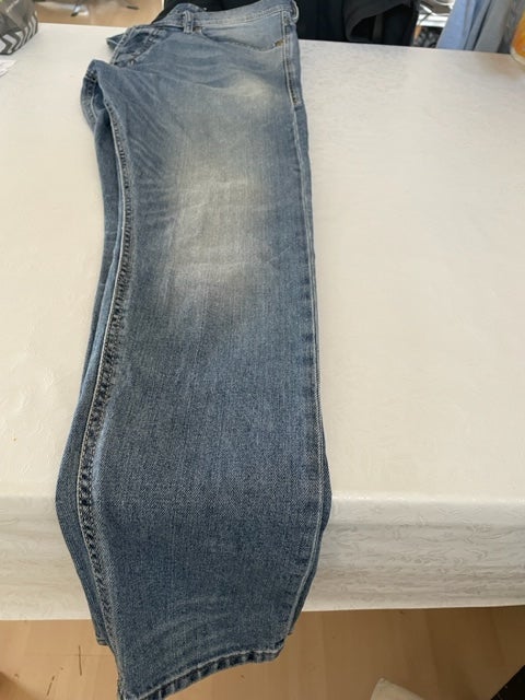 Jeans, Diesel, str. 32