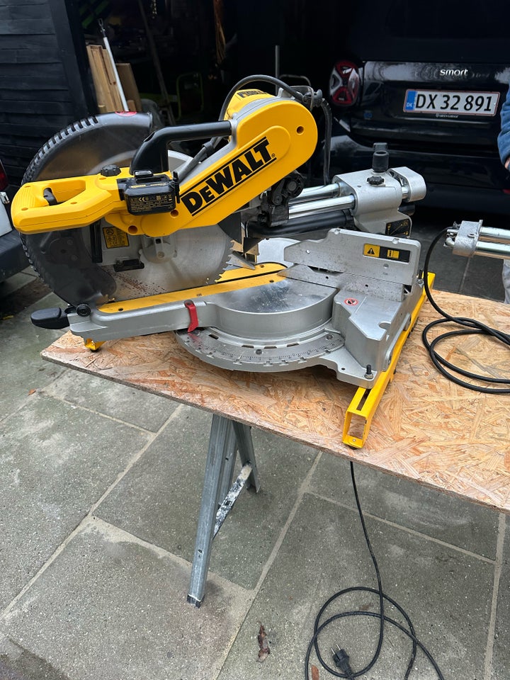 Afkortersav, DeWalt DW718xps