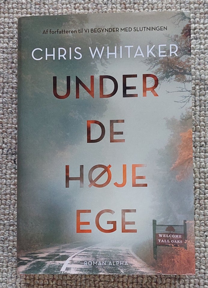 Under de høje ege Chris Whitaker