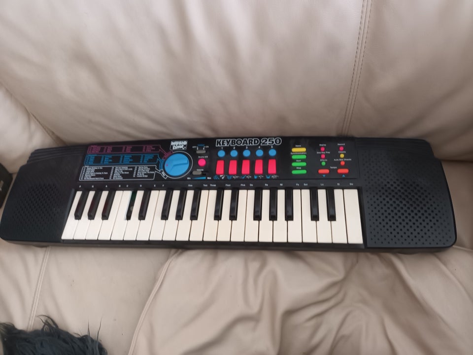 Keyboard, MUSIC TIME KEYBOARD 250