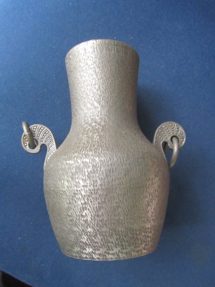 Tin, Hank vase