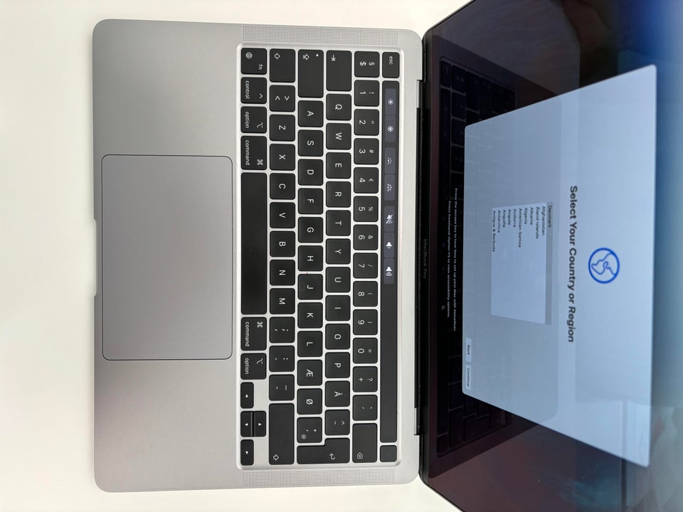 MacBook Pro 2020 13,3 - Tou...