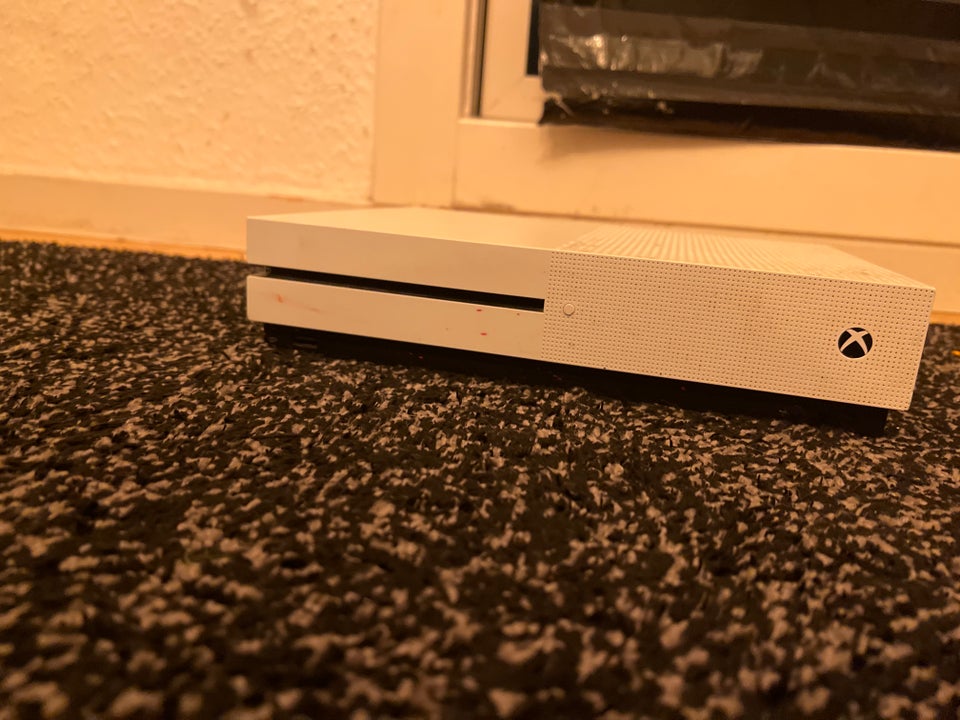 Xbox One S, Xbox one s with a