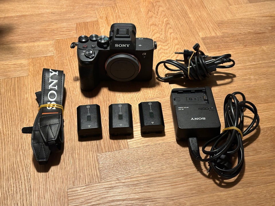 Sony A7 IV hus + charger and