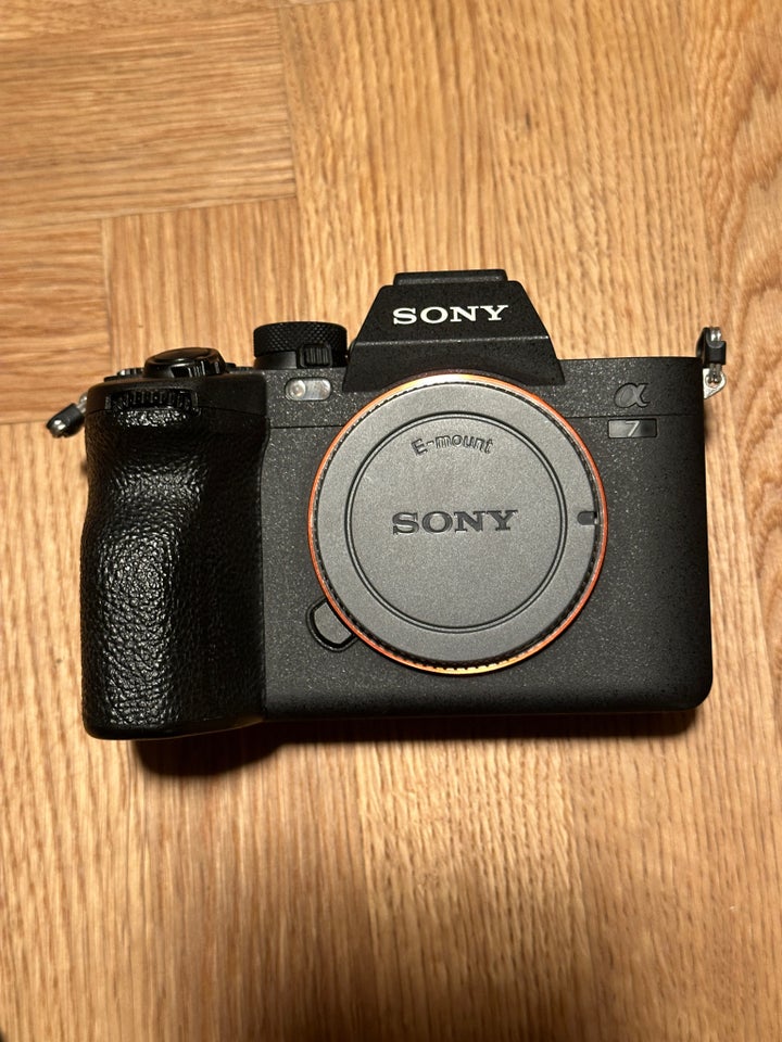 Sony A7 IV hus + charger and