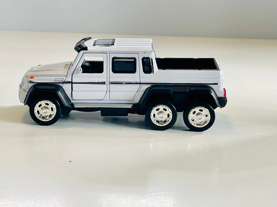 Modelbil Mercedes-Benz G55, skala