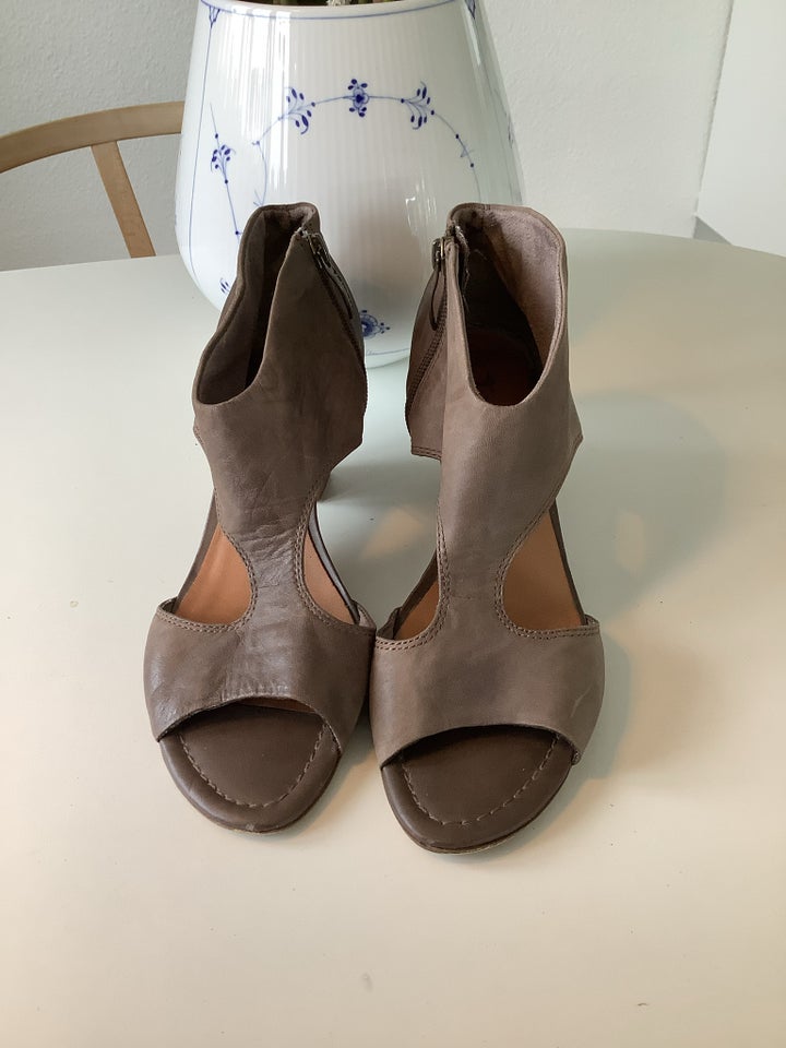 Pumps, str. 38, Tamaris