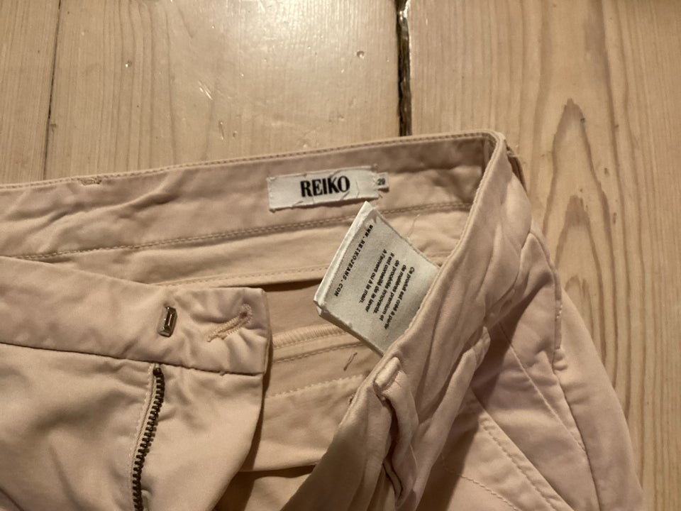 Chinos, REIKO, str. 29