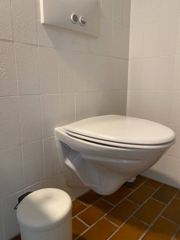 Toilet, Ifö, væghængt