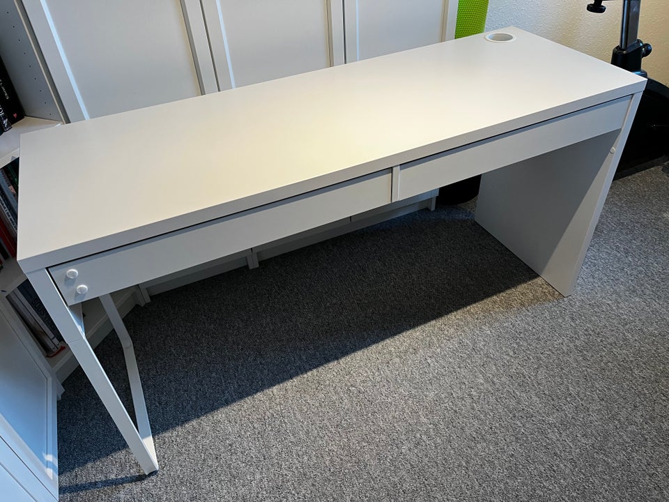 Skrivebord, IKEA, b: 142 d: 50 h: 75