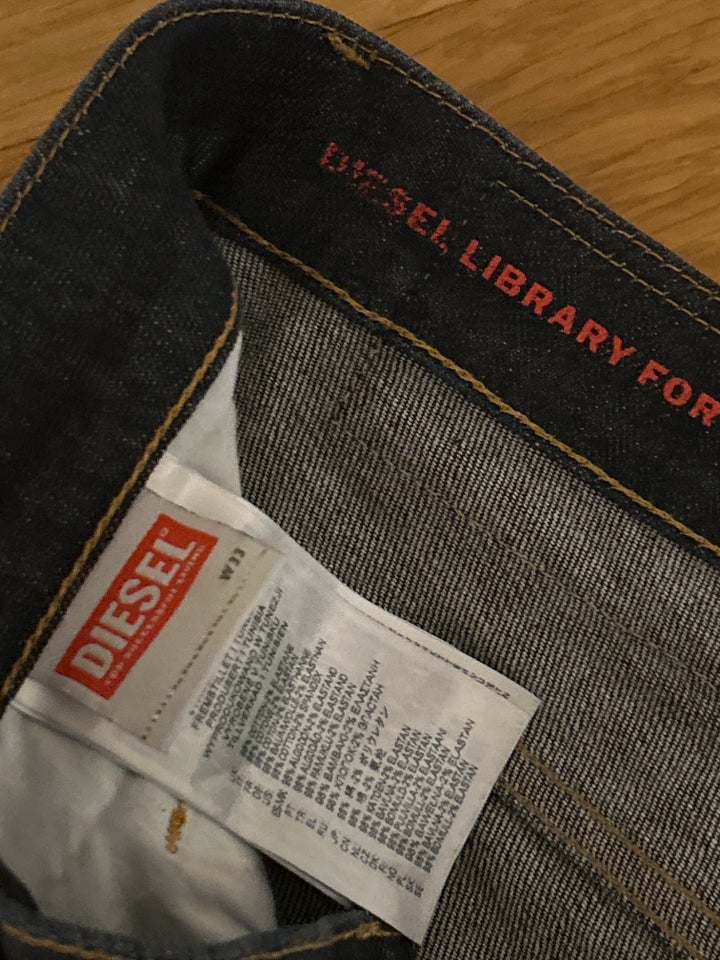 Jeans, Diesel Library, str. 33