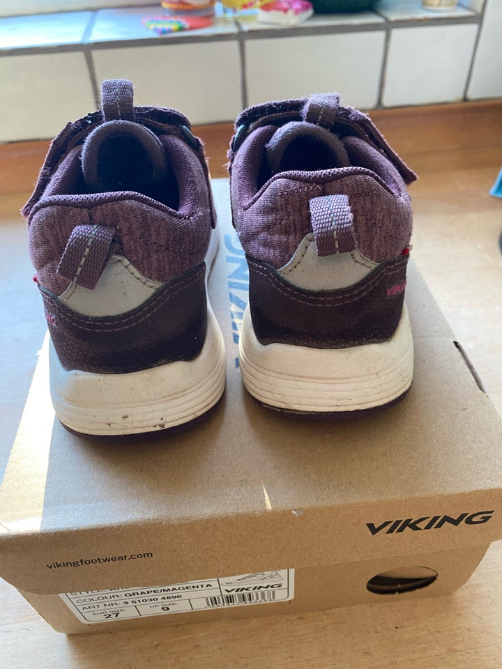 Sneakers str 27 Viking