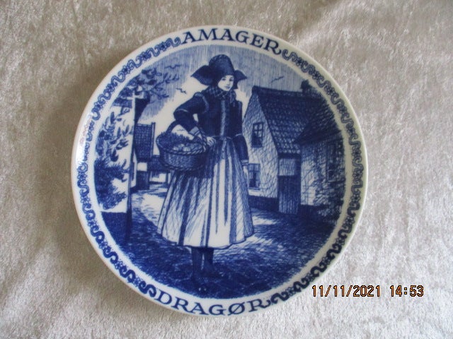 Platter Folkedanserdragter