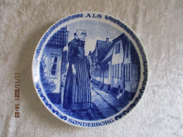 Platter Folkedanserdragter