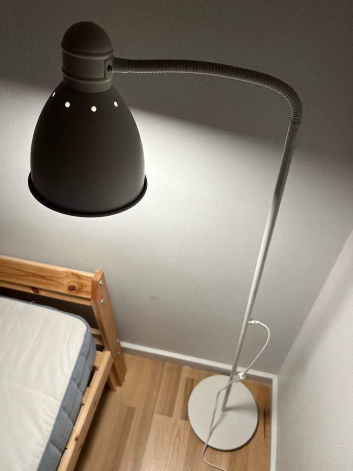 Gulvlampe, Ikea