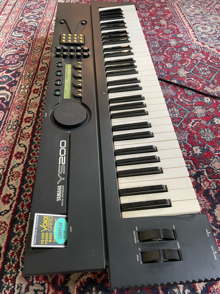 Synthesizer, Yamaha YS-200