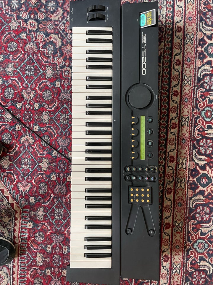 Synthesizer, Yamaha YS-200