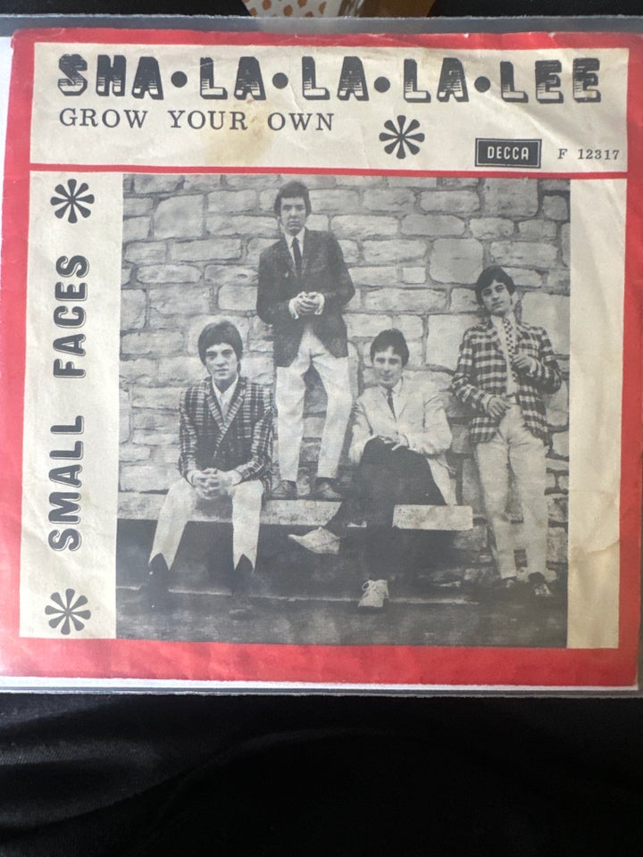 Single, Small faces