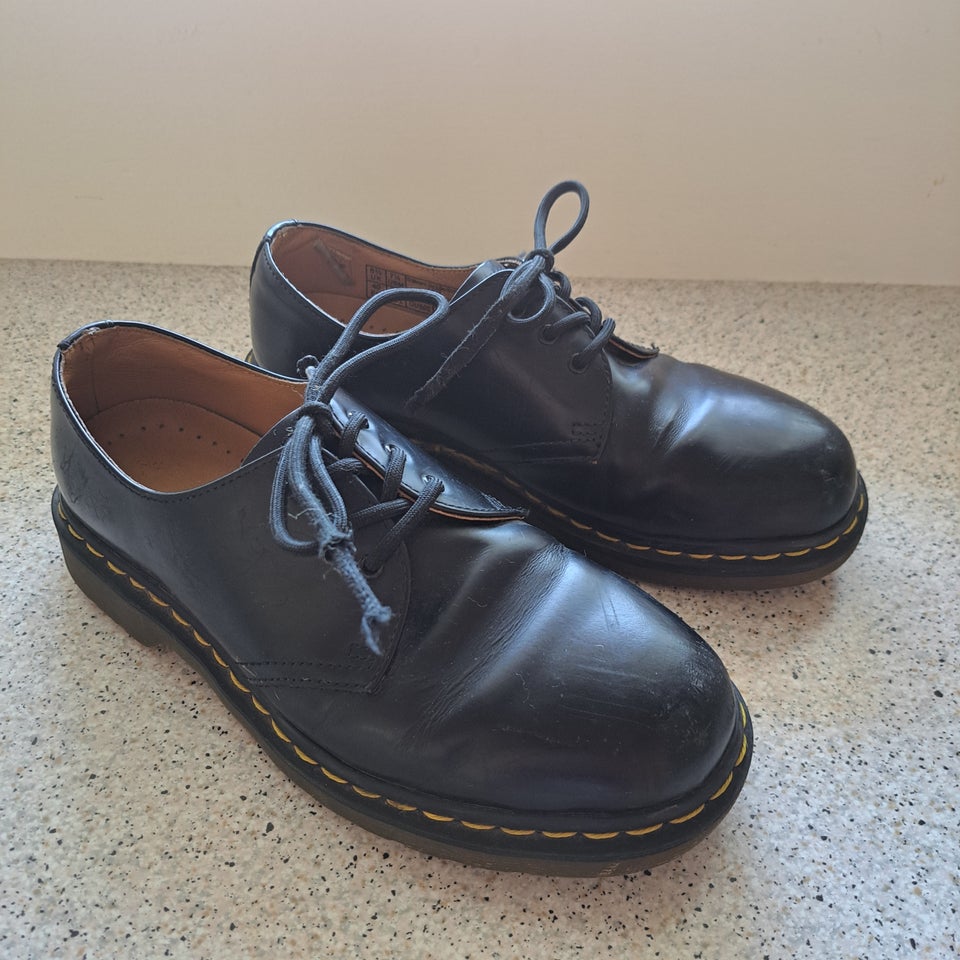 Herresko, Dr. Martens, str. 40