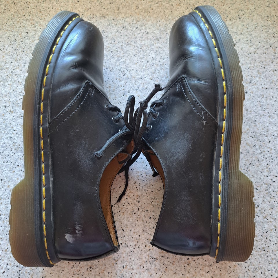 Herresko, Dr. Martens, str. 40