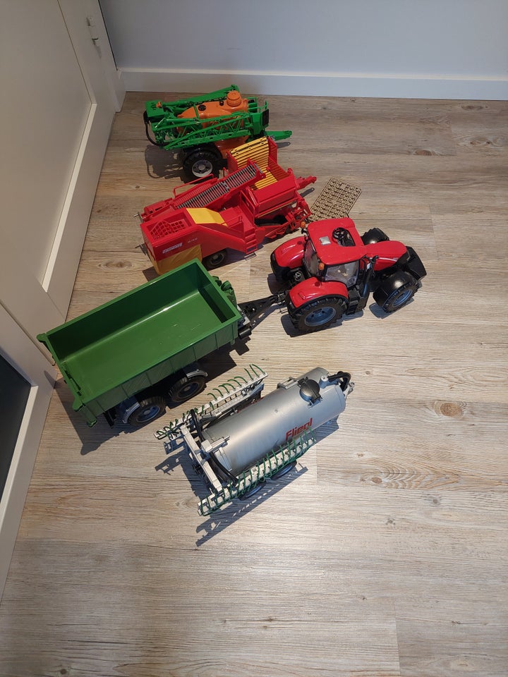 Bruder traktor med tilbehør,