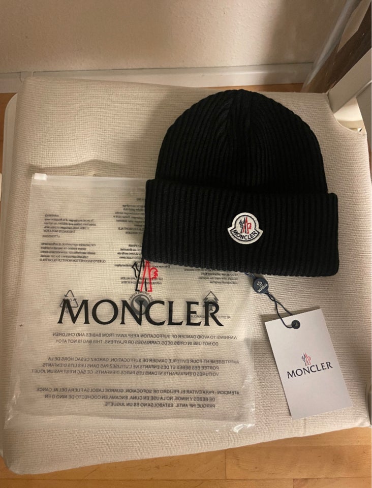 Hue, Moncler, str. One size