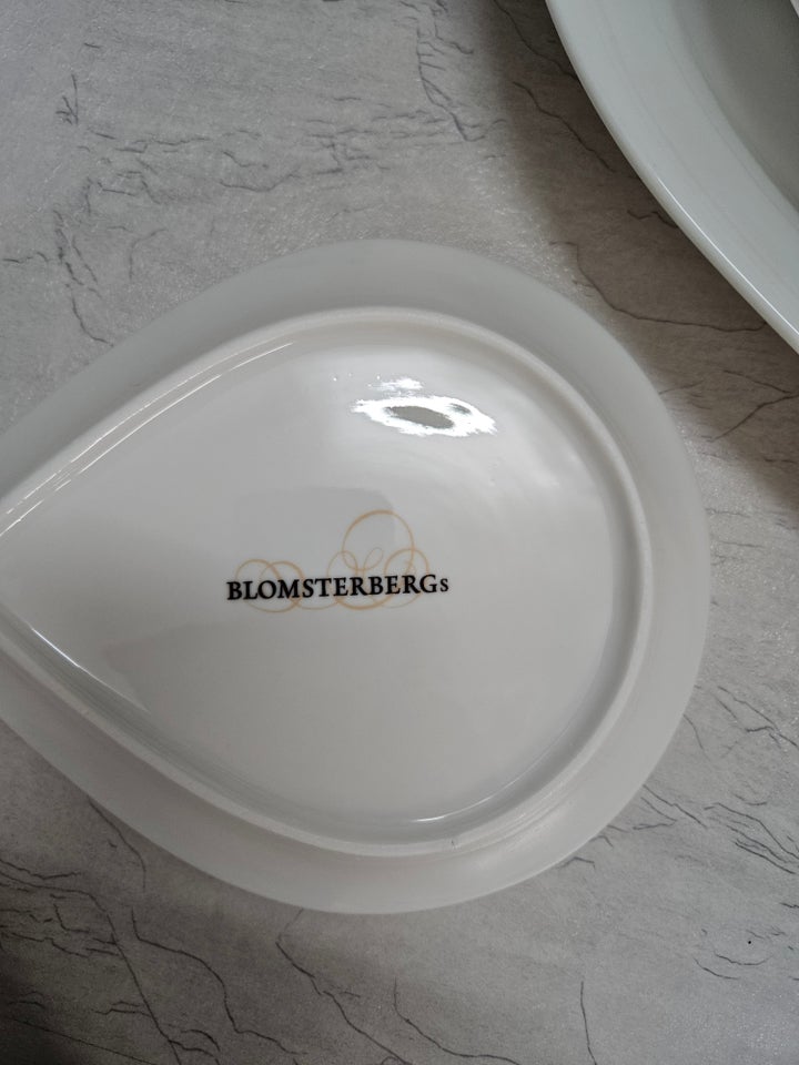 Porcelæn Skåle og fadsæt