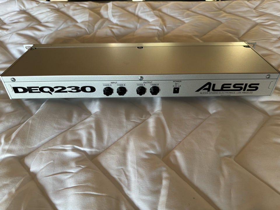 Equalizer, Alesis DEQ230