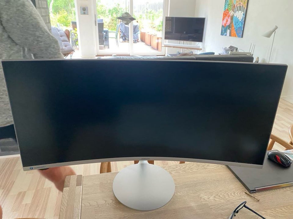 Samsung curved monitor