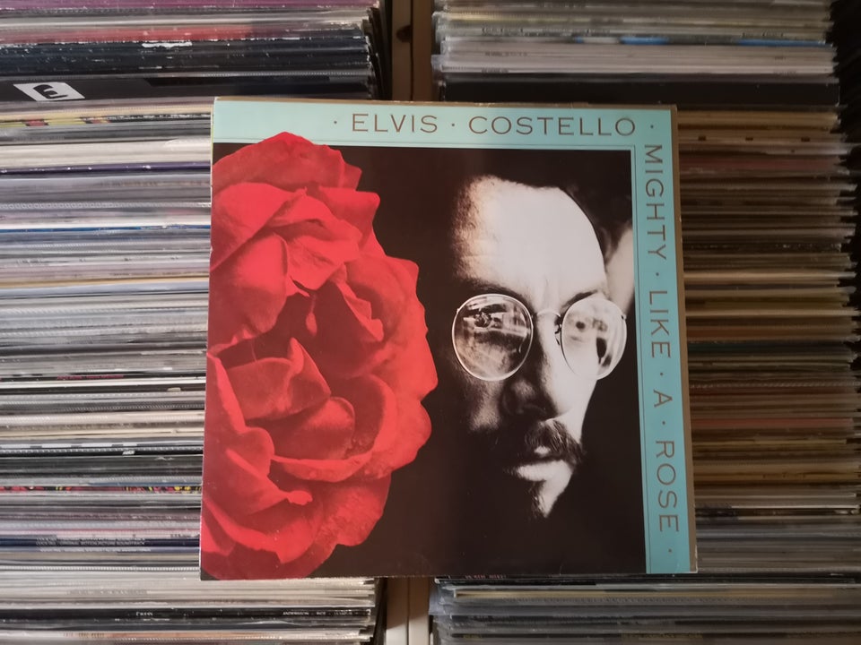 LP Elvis Costello Mighty Like A