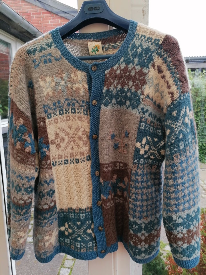 Cardigan, Carli Gry, str. 44