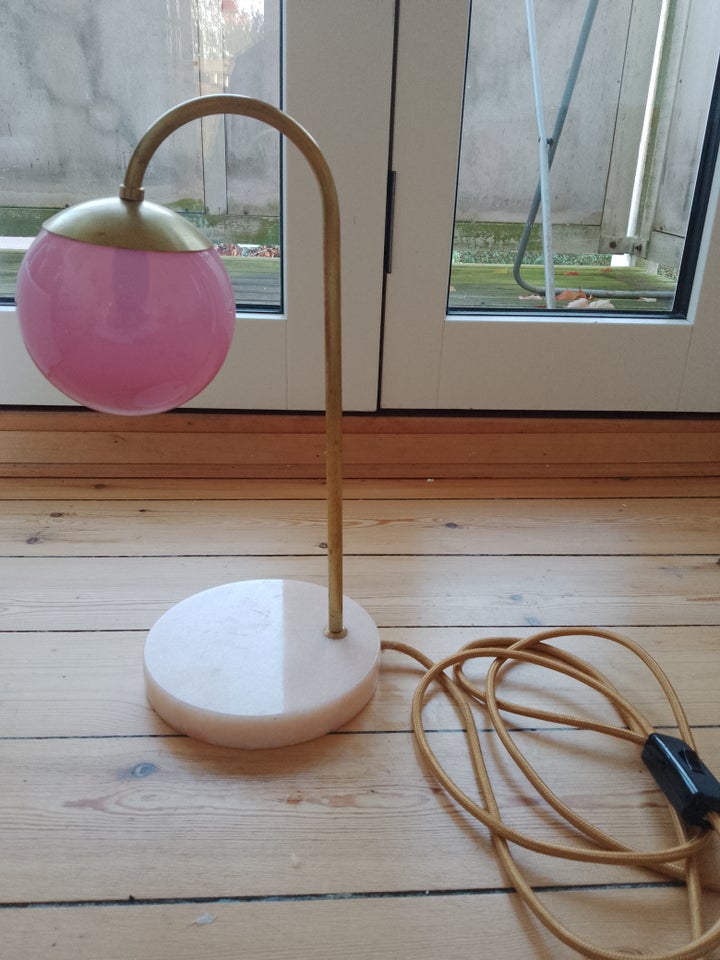 Anden arkitekt, Bordlampe