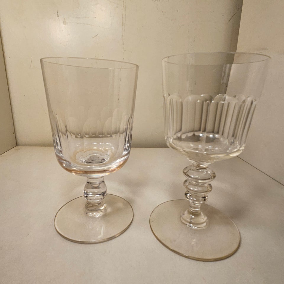 Glas Rødvinsglas 2 forskellige