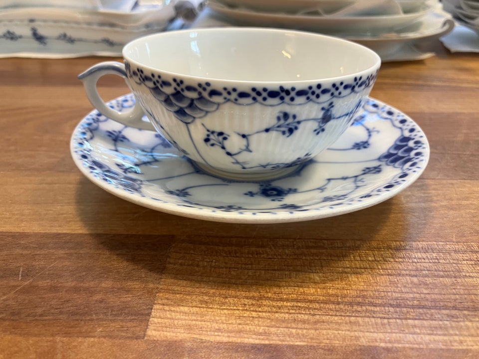 Porcelæn halvblonde tekop Royal