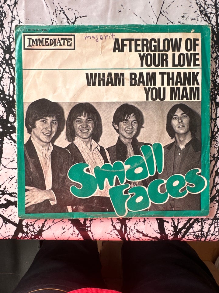 Single, Small faces