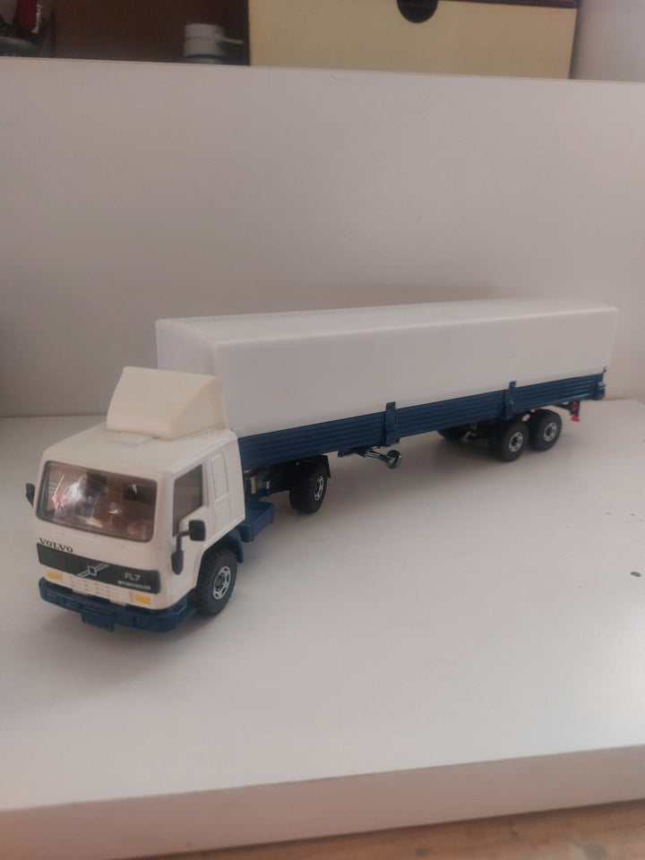 Modellastbil, Siku Volvo fl7