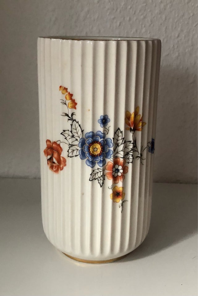 Porcelæn, Rillede blomster vase,