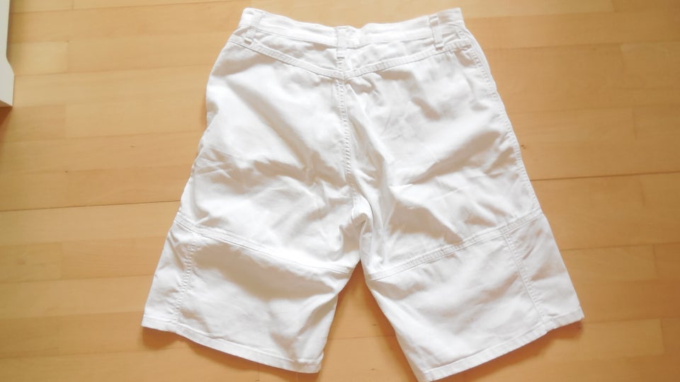 Shorts, by Bessie, str. 31