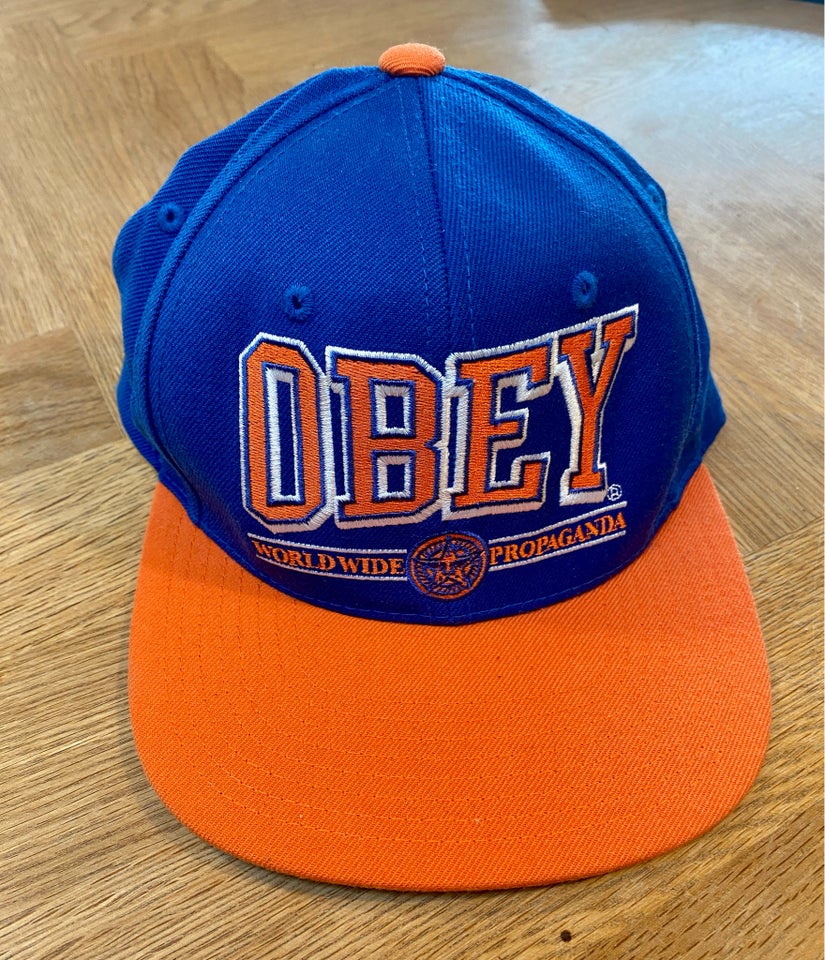 Cap, Obey, Næsten som ny