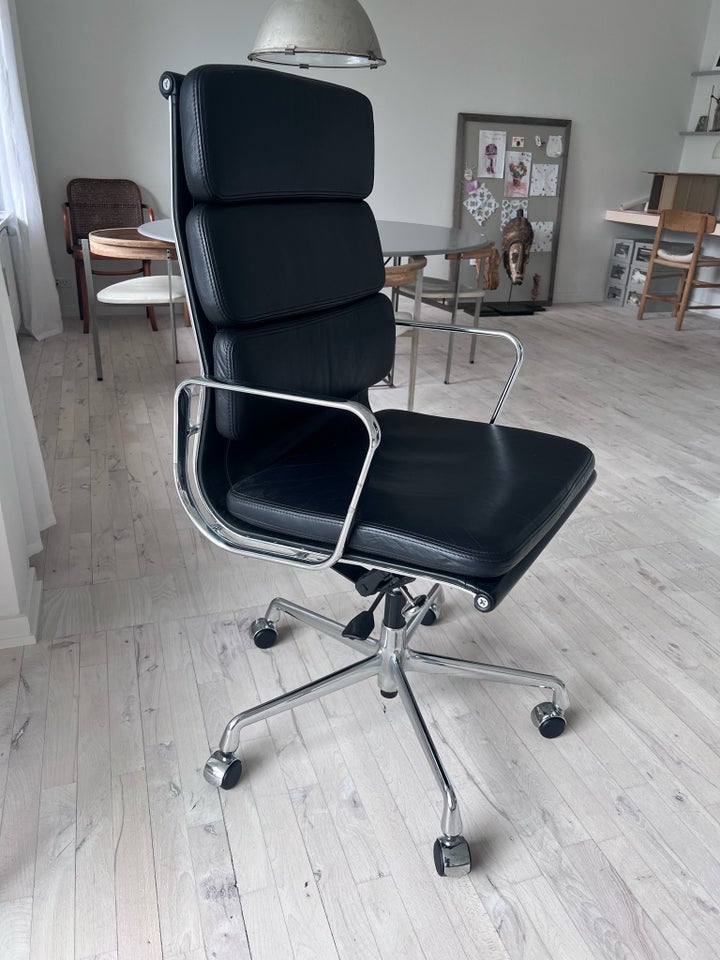 Eames Ea-215 Softpad Kontorstol