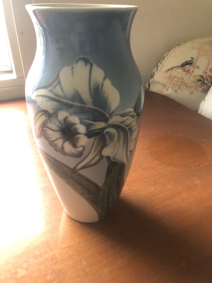 Porcelæn, Stor vase med blomster,