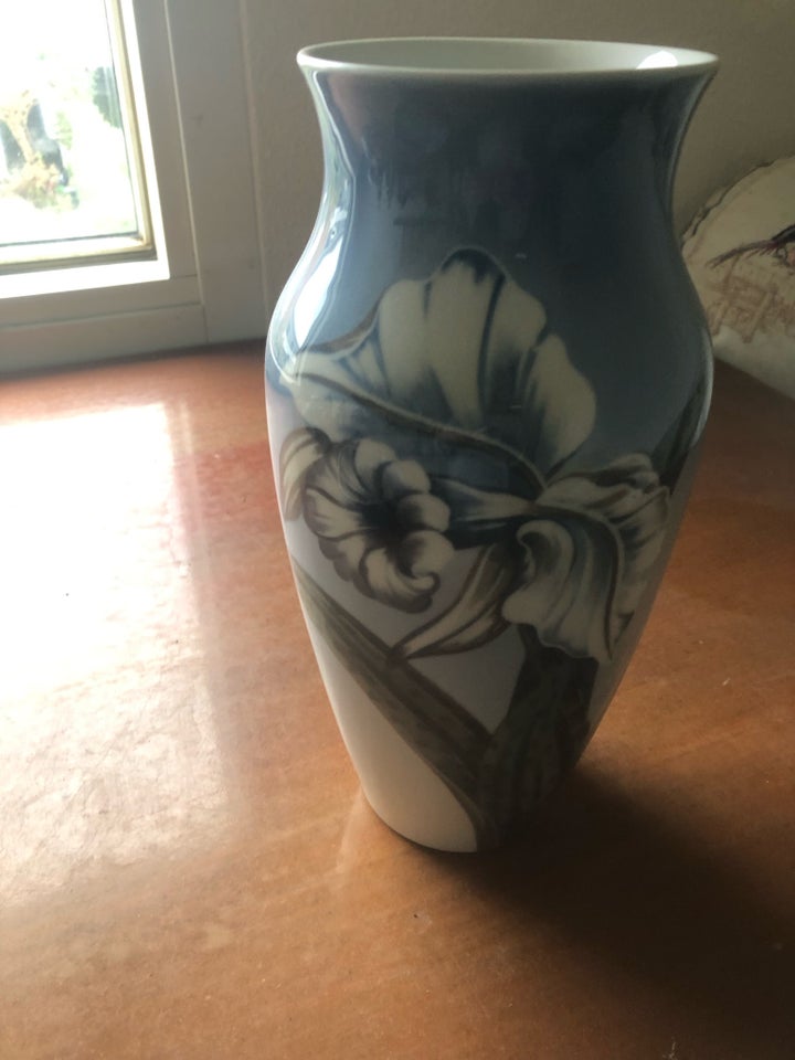 Porcelæn, Stor vase med blomster,